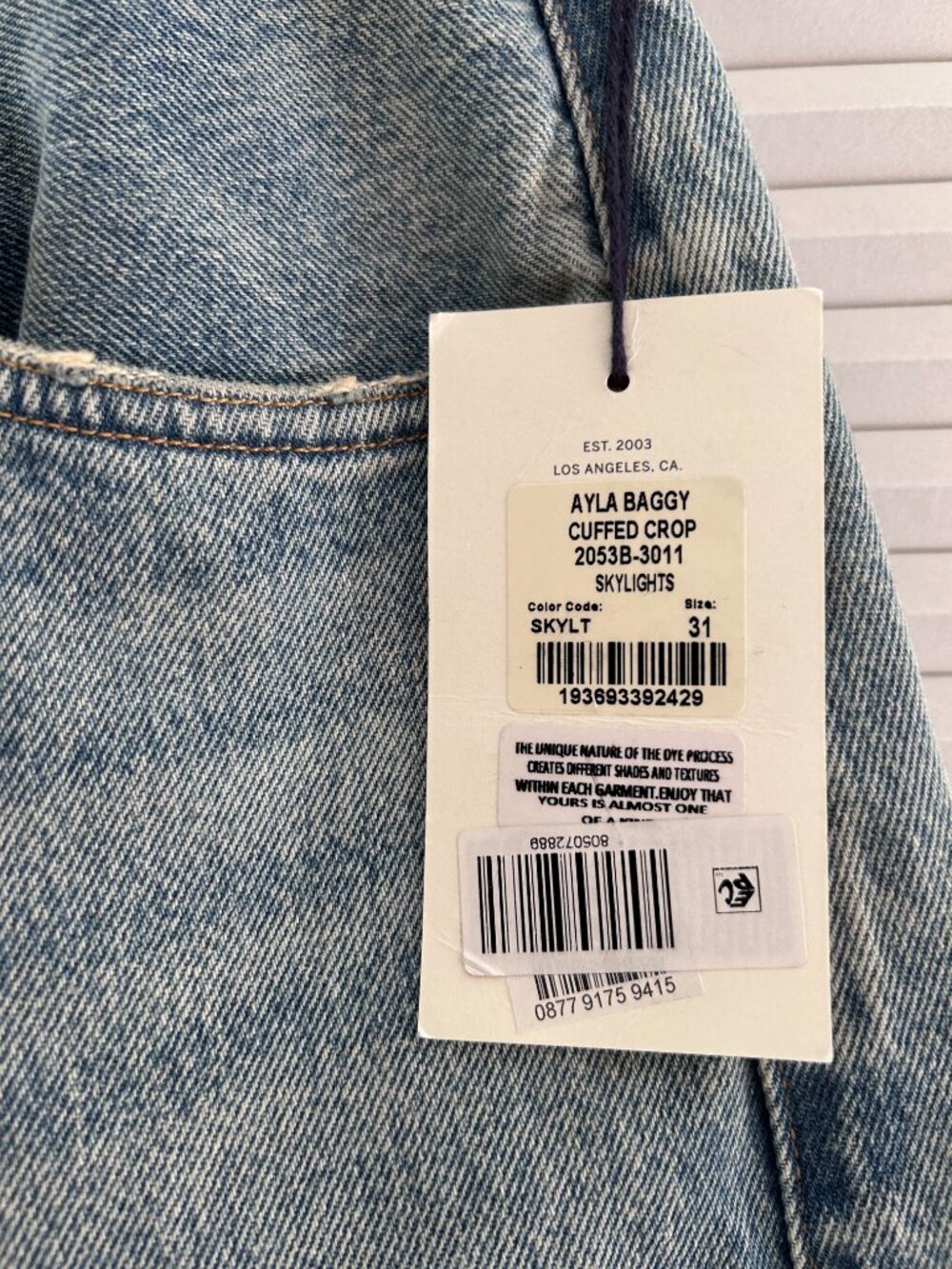 Citizens of Humanity Ayla Baggy Jeans in Skylights 31 - Picture 7 of 12